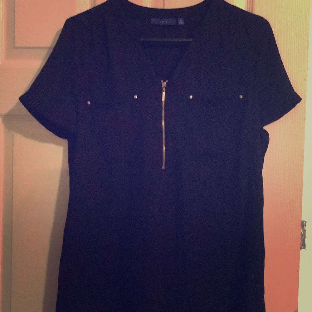 Apt 9 top